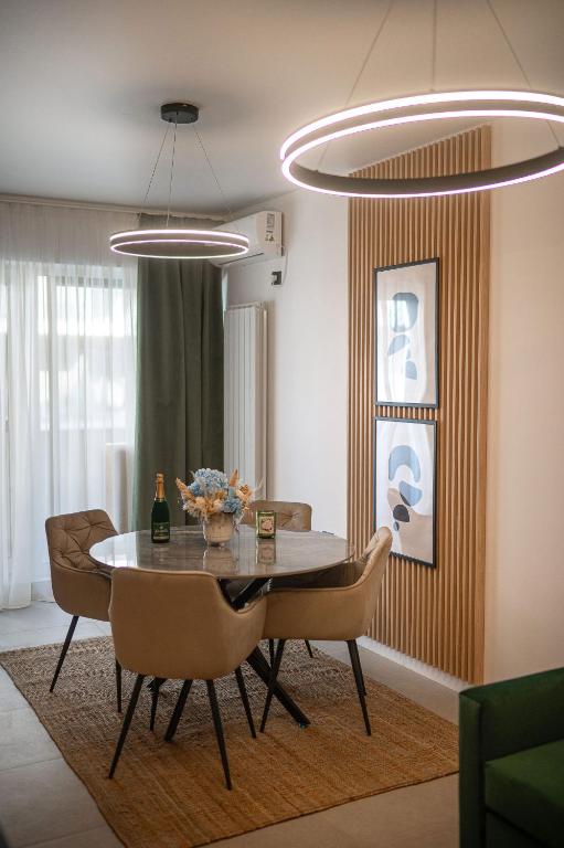O zonă de relaxare la Beatrice Apartment in Odyssey Pool & Spa-parking