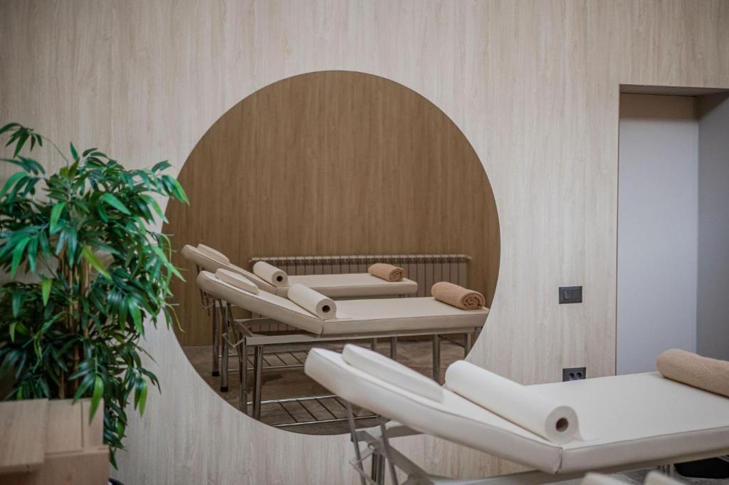O zonă de relaxare la Beatrice Apartment in Odyssey Pool & Spa-parking