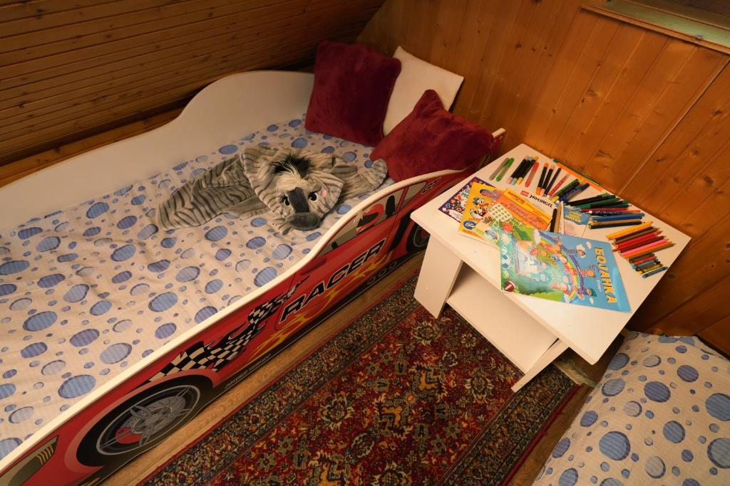 a childs bed with a toy train bed at Mladenović Kuća in Kopaonik