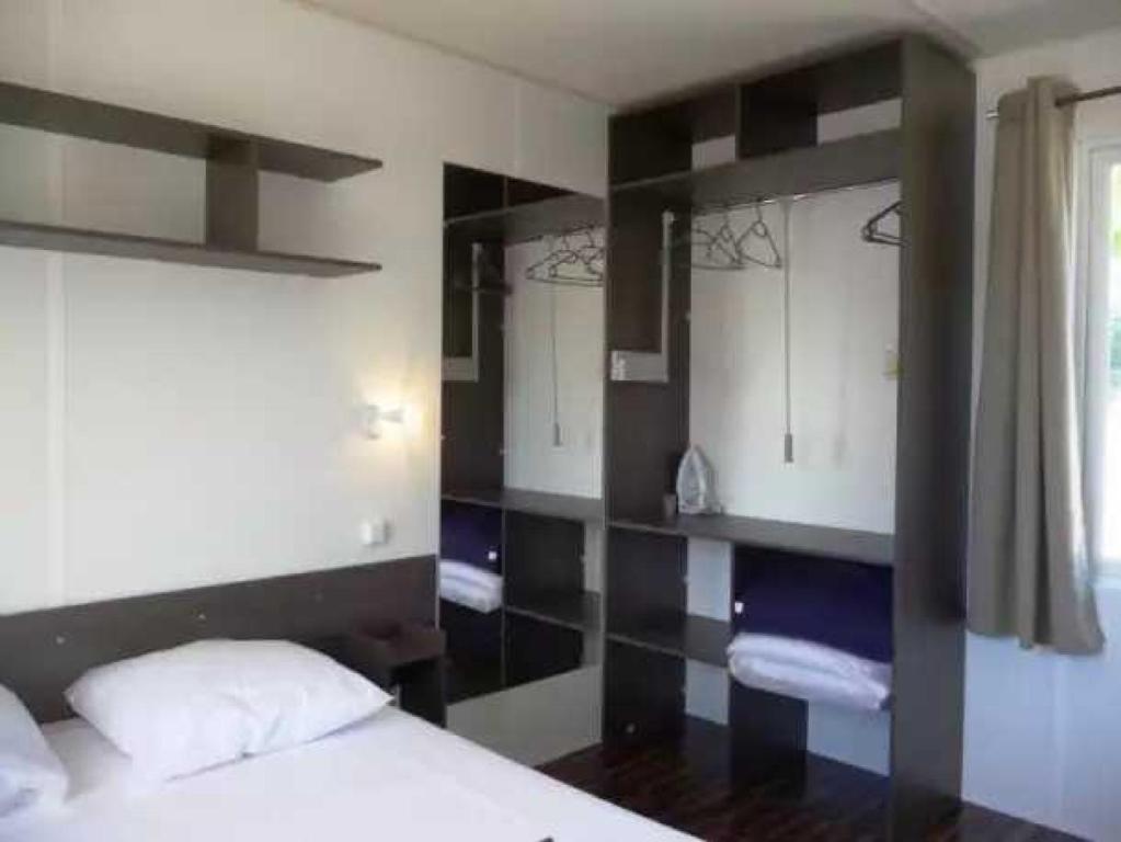 Postel nebo postele na pokoji v ubytování Camping 4 étoiles - Piscine - eebe0d