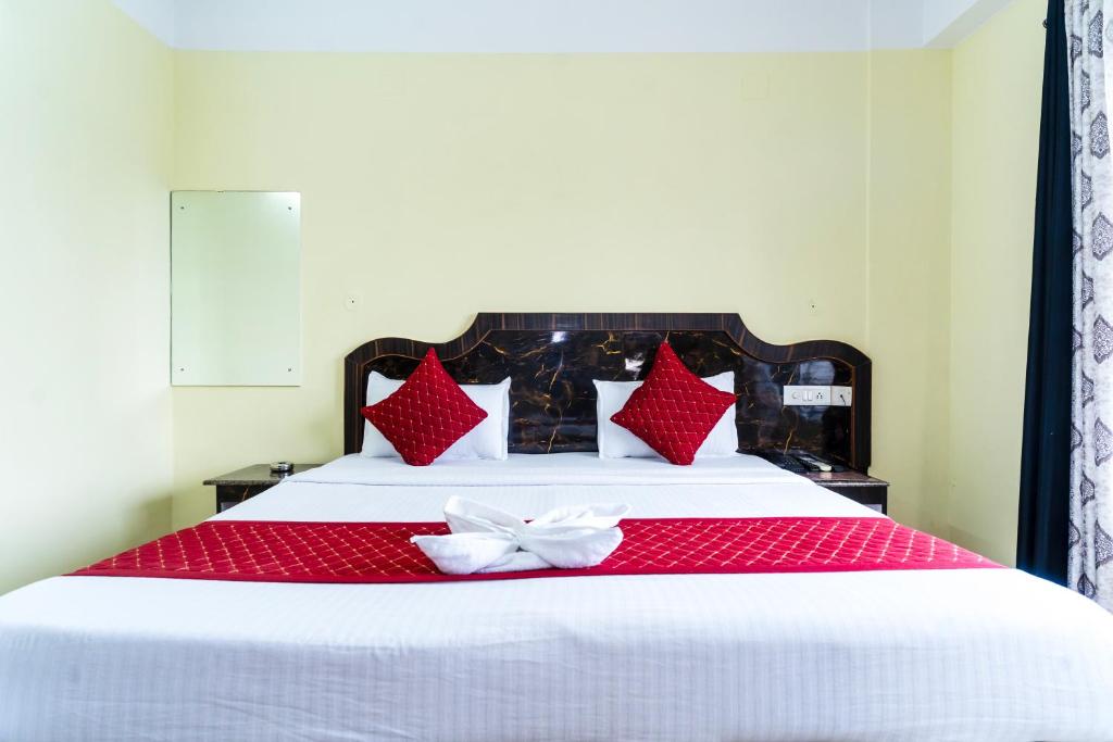 Postel nebo postele na pokoji v ubytování HOTEL NILADRII GALAXY