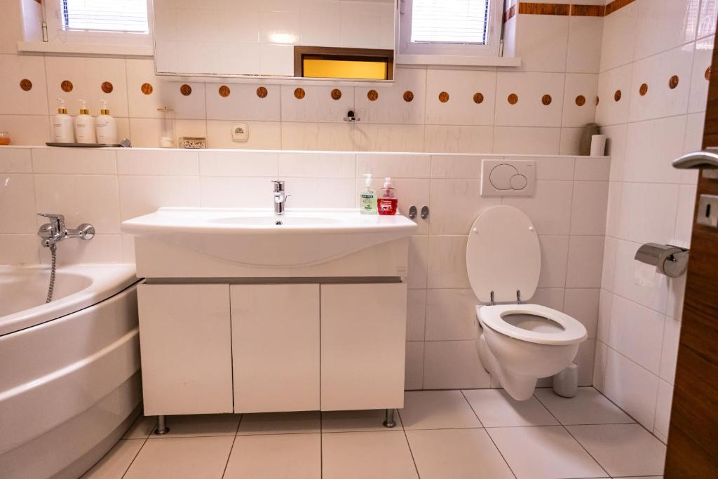 Koupelna v ubytování Dom so záhradou