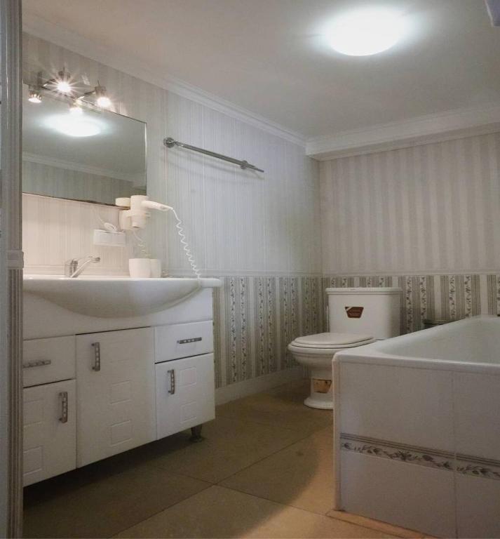 Koupelna v ubytování Kolyada Hotel