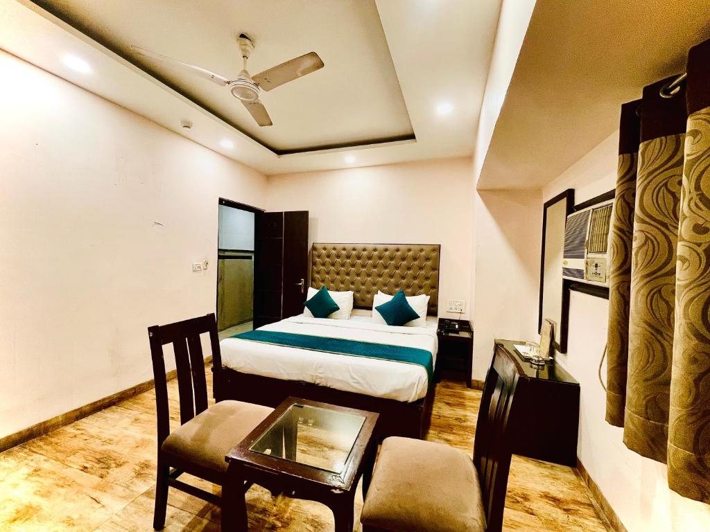 Posezení v ubytování Hotel Kabeer' Front of New Delhi Railway Station & 5 Minute from Connaught Place