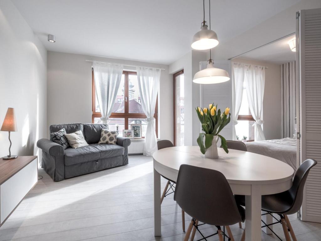 Posedenie v ubytovaní Apartament z widokiem na dworek