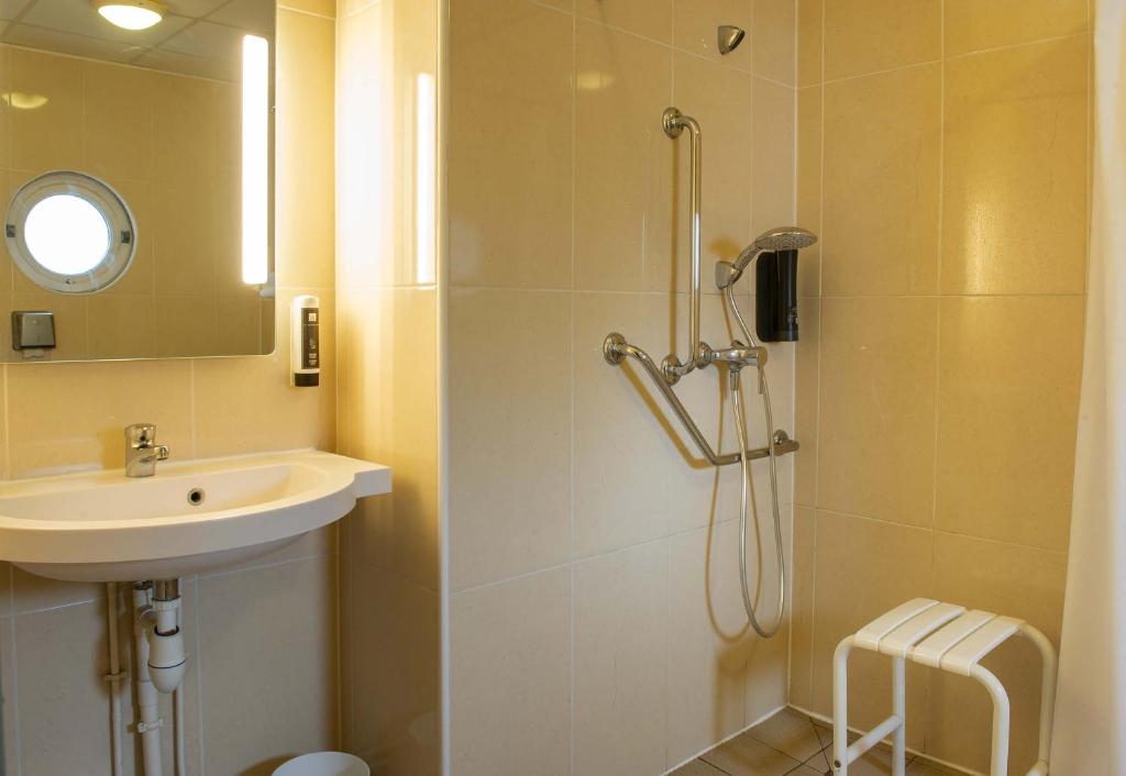 Koupelna v ubytování B&B HOTEL Saint-Quentin