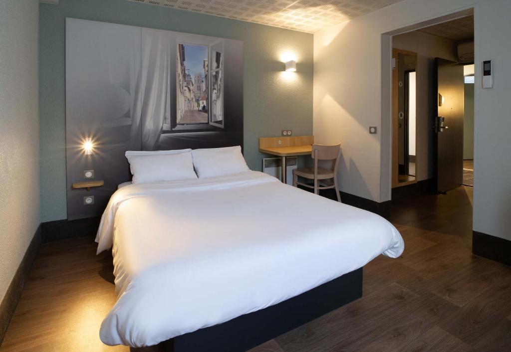 Postel nebo postele na pokoji v ubytování B&B HOTEL Saint-Quentin