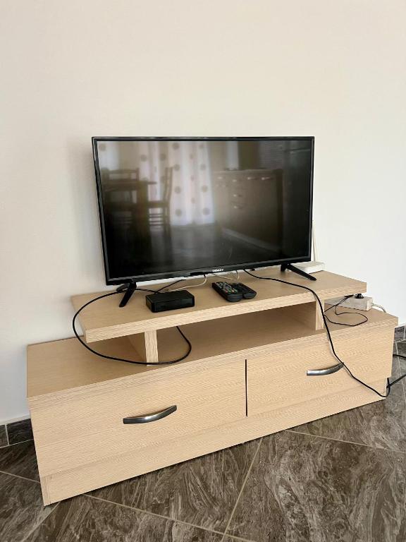 TV a/nebo společenská místnost v ubytování Shengjin Apartments