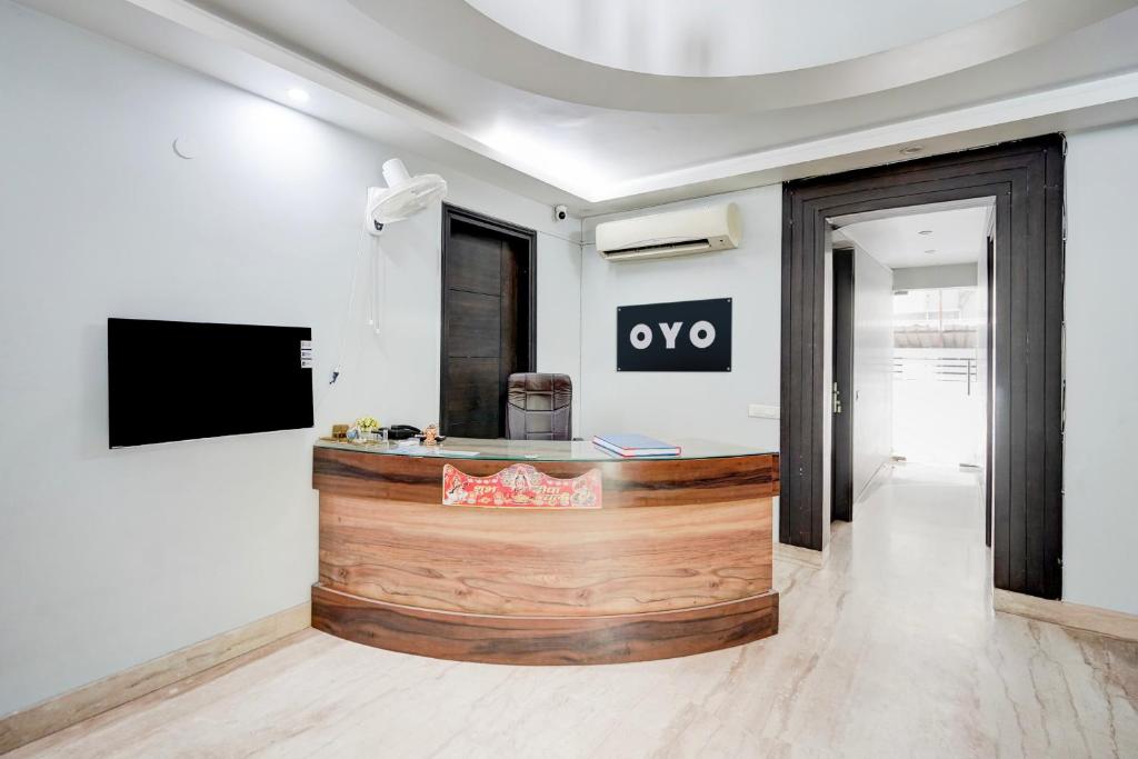 TV a/nebo společenská místnost v ubytování Hotel O Royal Inn