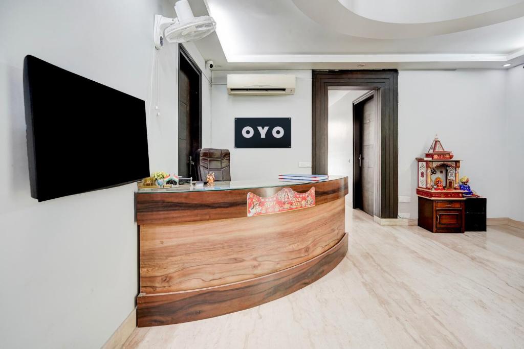 TV a/nebo společenská místnost v ubytování Hotel O Royal Inn