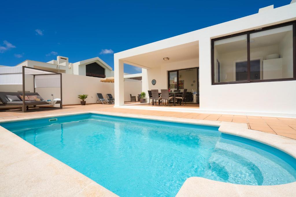 Villa Juabel by Optima Villas