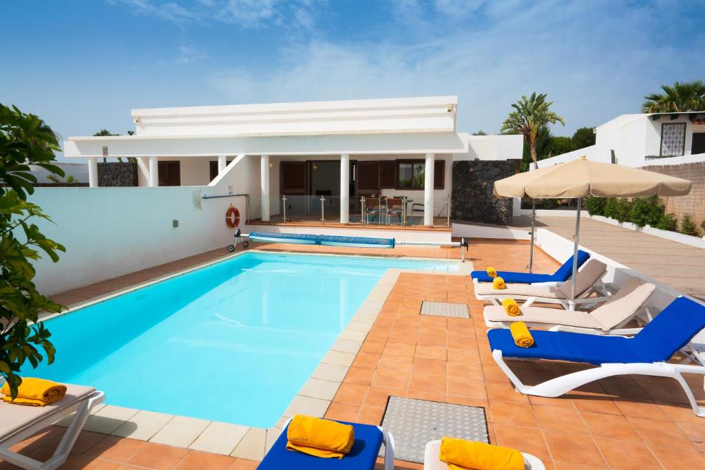 Villa Su Casa by Optima Villas