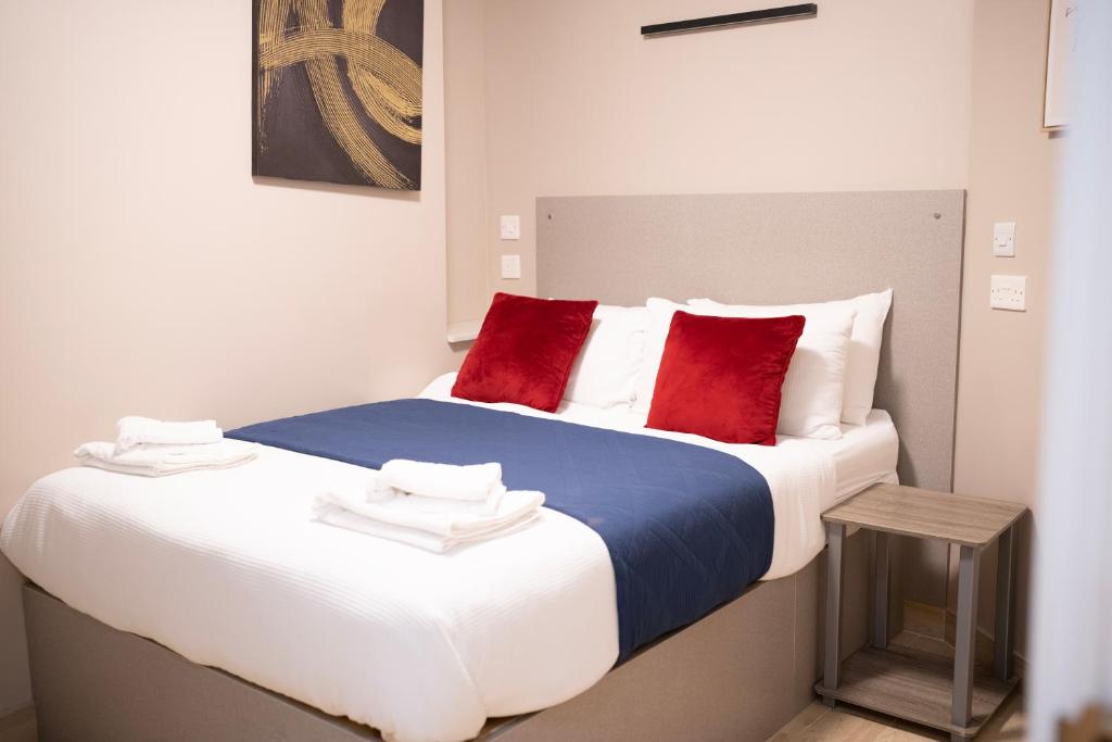 OYO Paragraph Palmers Green - Tottenham Stadium