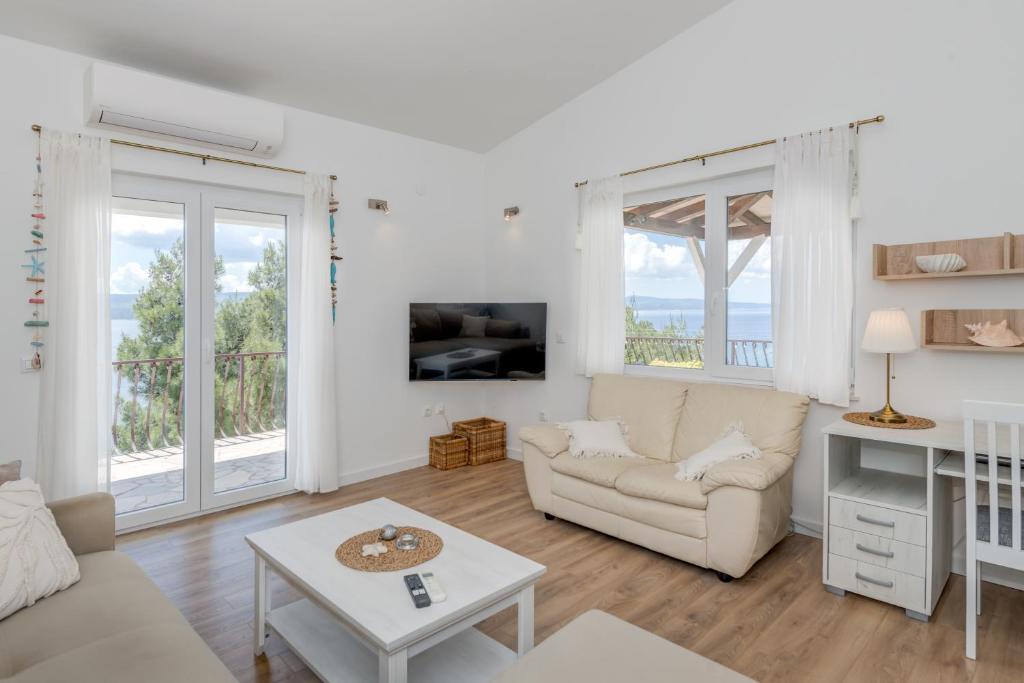TV a/nebo společenská místnost v ubytování Apartments Jadranka