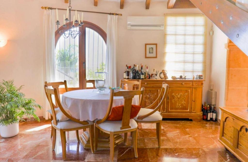 Ein Sitzbereich in der Unterkunft Villa Narby