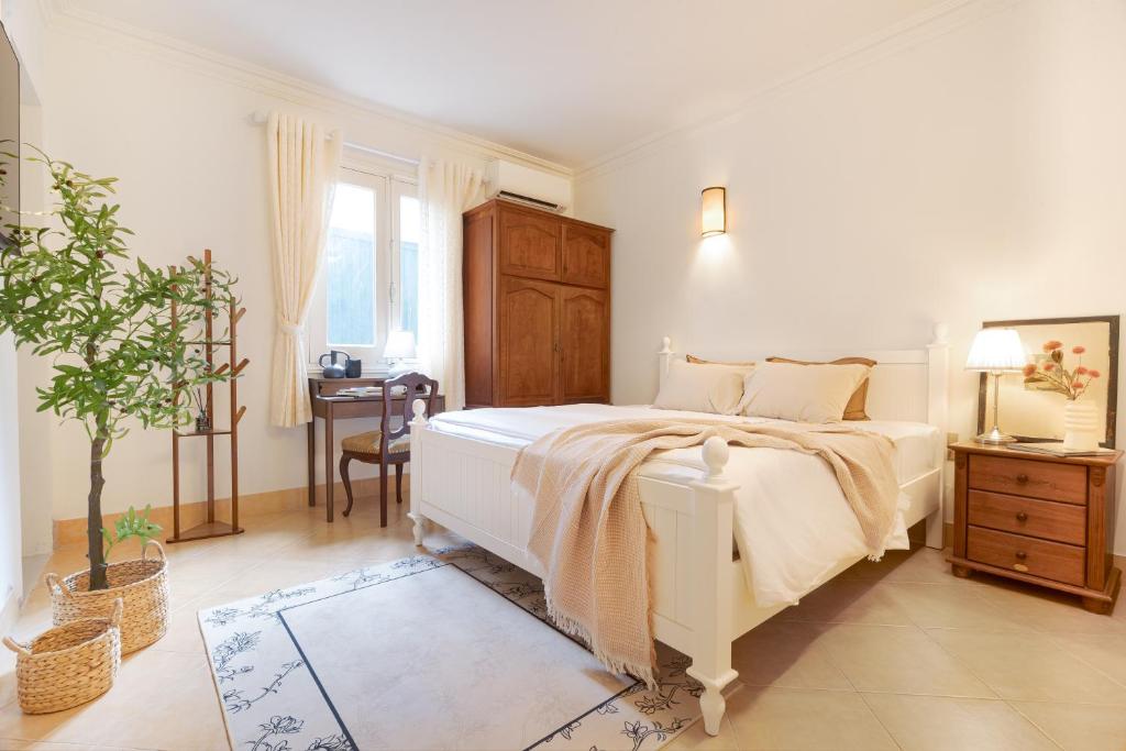 Postel nebo postele na pokoji v ubytování Éclectique Hanoi Homestay