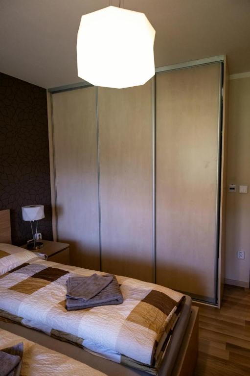 Postel nebo postele na pokoji v ubytování Dom so záhradou