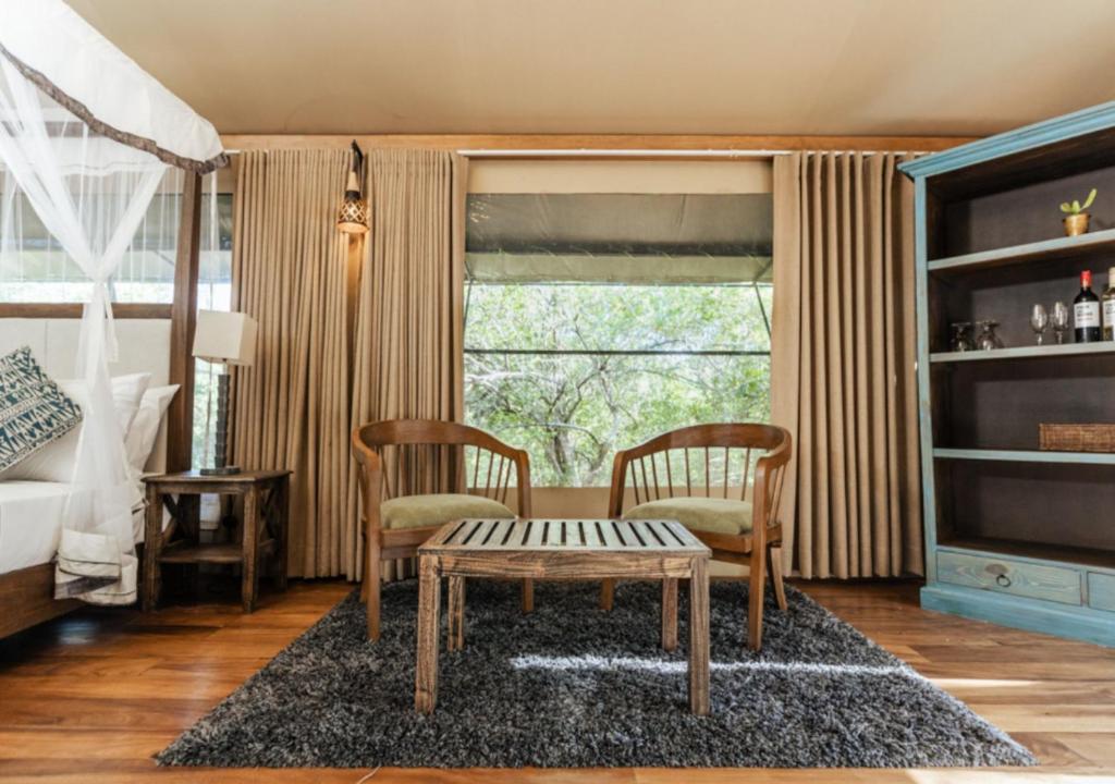 Posezení v ubytování Tribe Yala - Luxury Camping