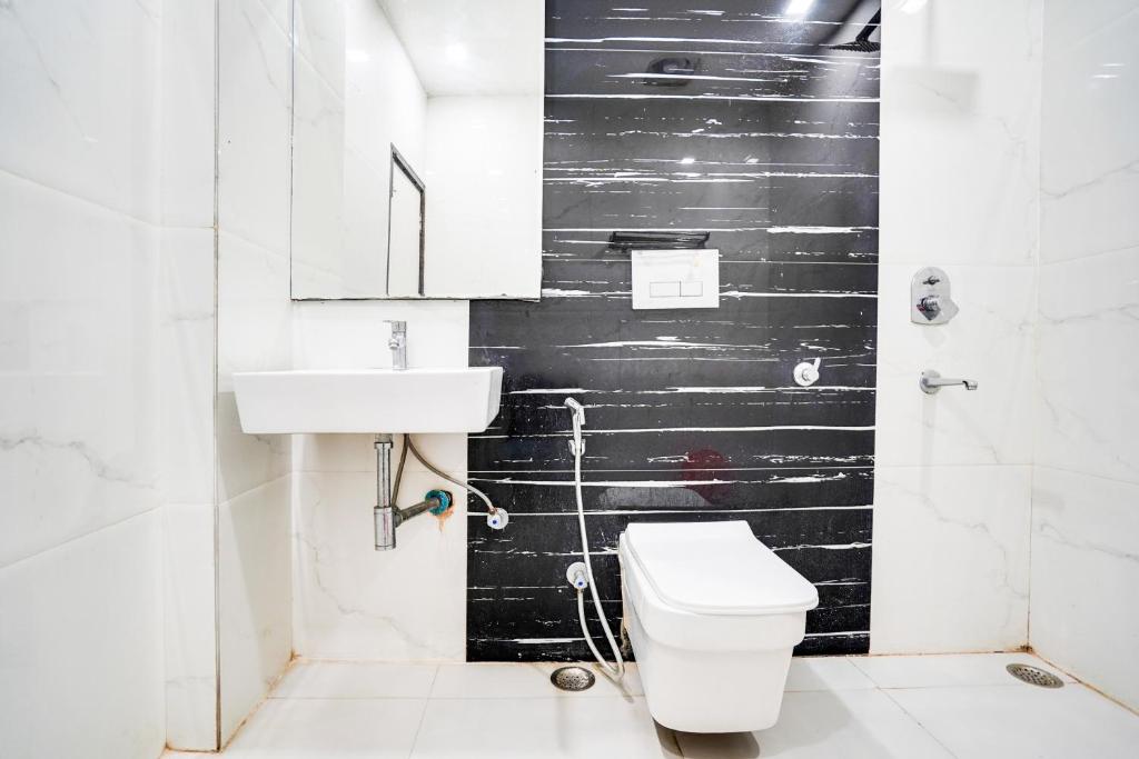 Koupelna v ubytování Hotel O Grand Peepal