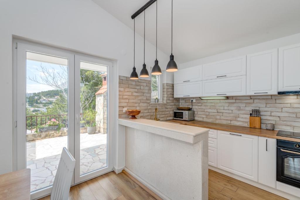 Kuchyň nebo kuchyňský kout v ubytování Apartments Jadranka