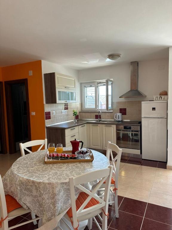 Kuchyň nebo kuchyňský kout v ubytování Apartmani "Bodulo"