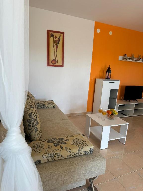 TV a/nebo společenská místnost v ubytování Apartmani "Bodulo"