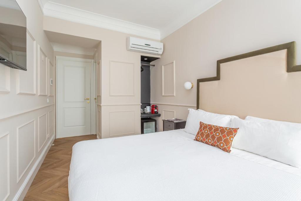 Łóżko lub łóżka w pokoju w obiekcie La Locanda di Piazza del Popolo
