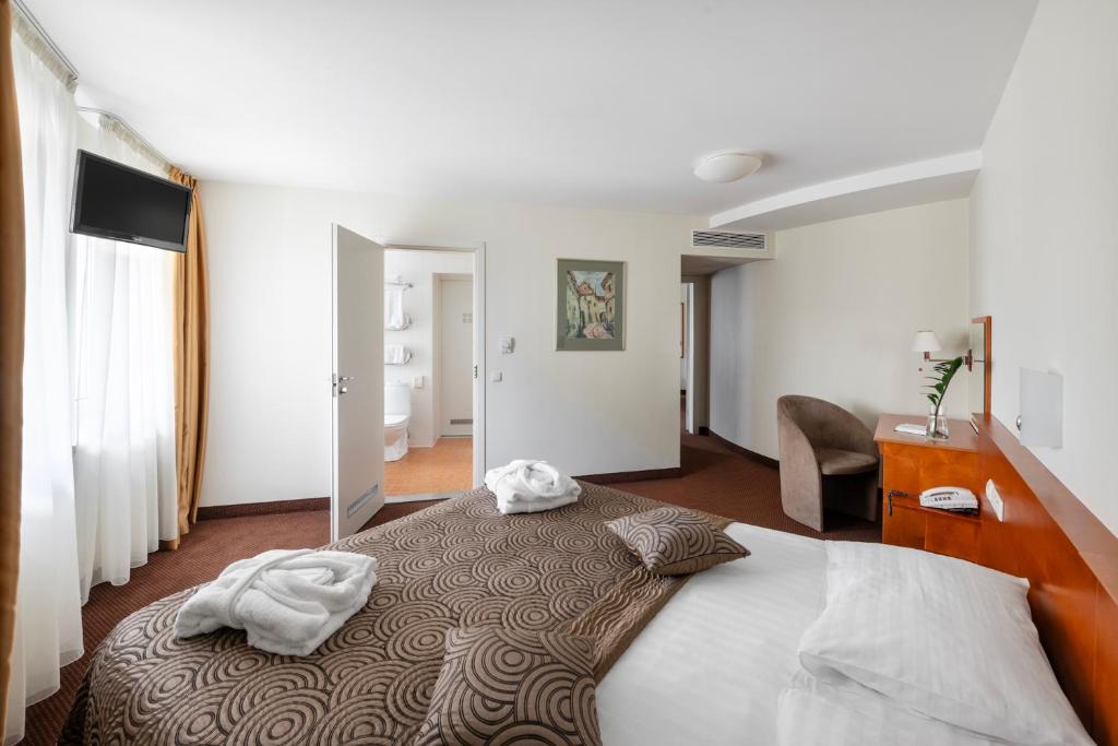 Postel nebo postele na pokoji v ubytování Art City Inn