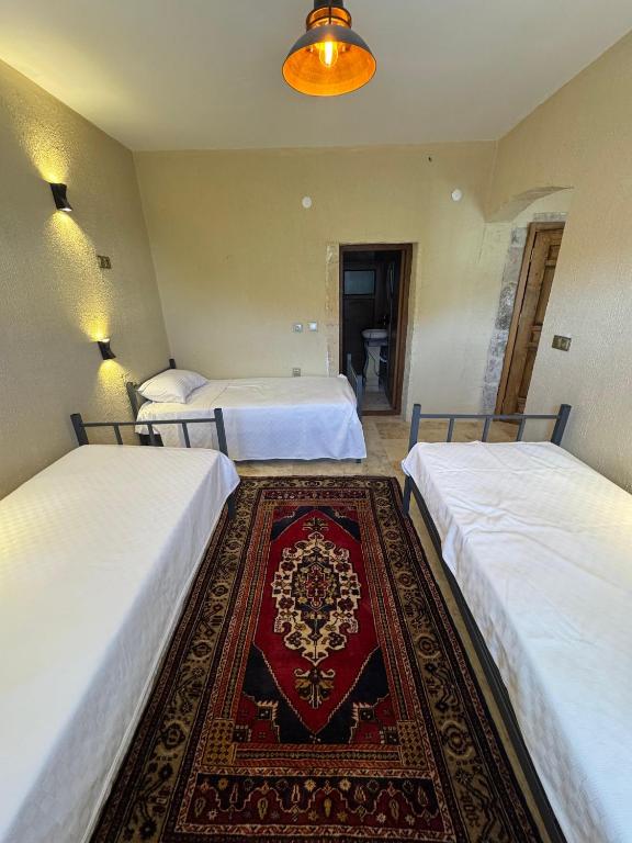 Postel nebo postele na pokoji v ubytování Wanderlust Inn Cappadocia