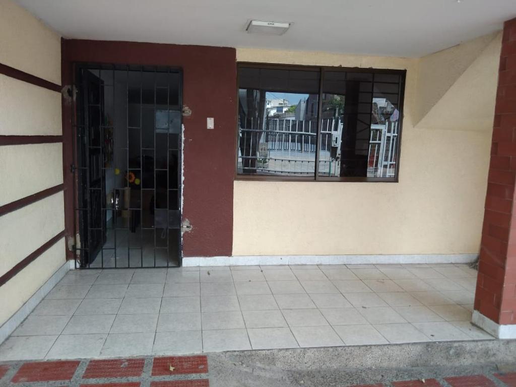 Mặt tiền/cổng chính của Habitacion privada con servicios incluidos