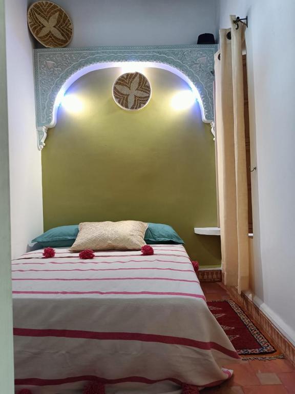 Postel nebo postele na pokoji v ubytování Dar Le Monde
