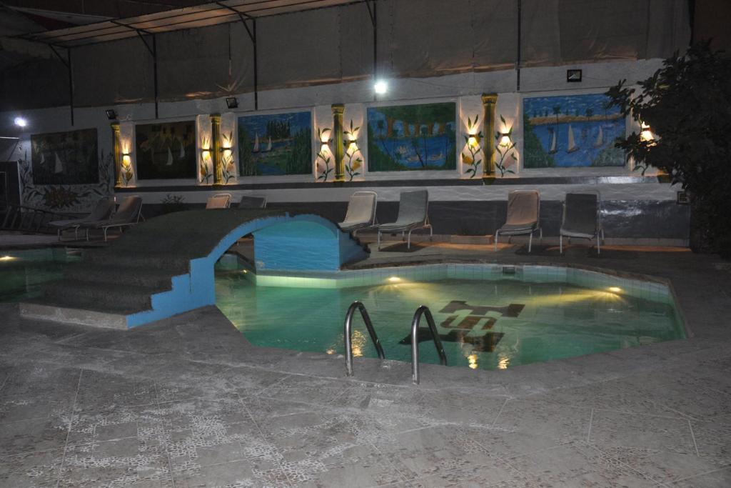 Bazén v ubytování Shady Hotel Luxor nebo v jeho okolí