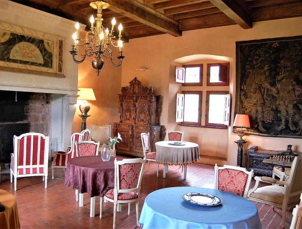 Posezení v ubytování CHATEAU LA SERVAYRIE - Chambre d'hôtes
