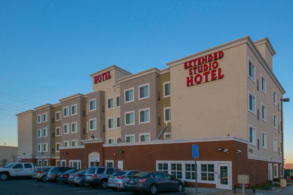 a hotel with cars parked in a parking lot at Hotel Extended Studio Inn in Victorville