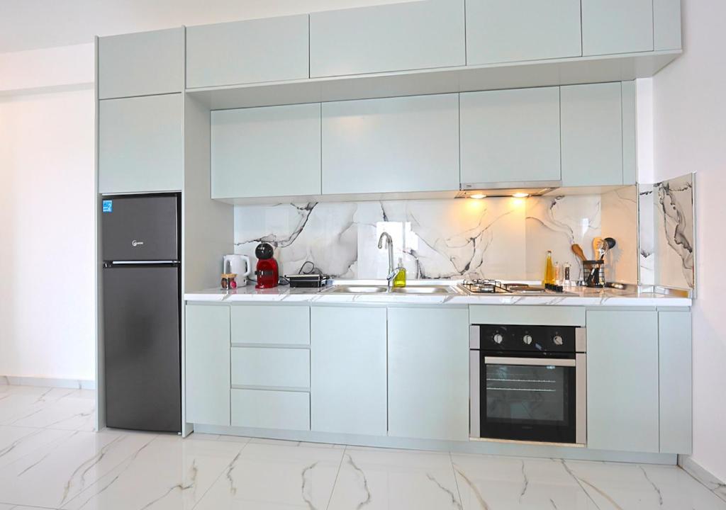 Η κουζίνα ή μικρή κουζίνα στο Blue Slide House - 1BR, Waterpark, Shoreline