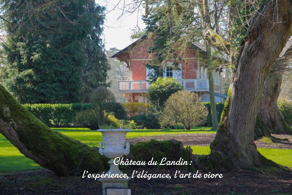 Κήπος έξω από το Château du Landin - Bains nordiques