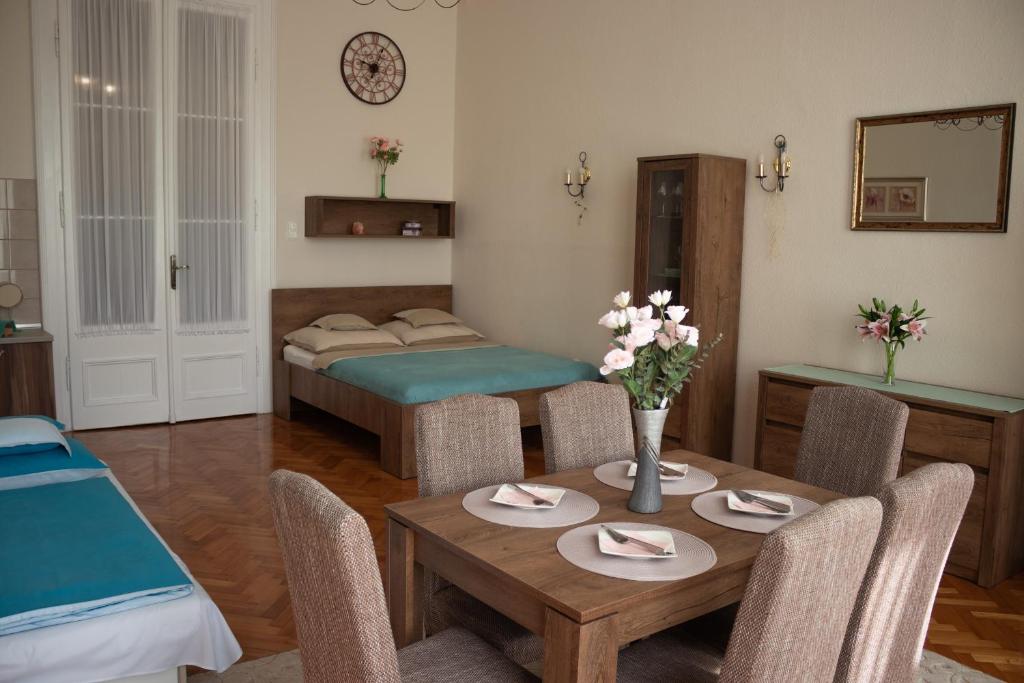 Posteľ alebo postele v izbe v ubytovaní Suzy Apartman