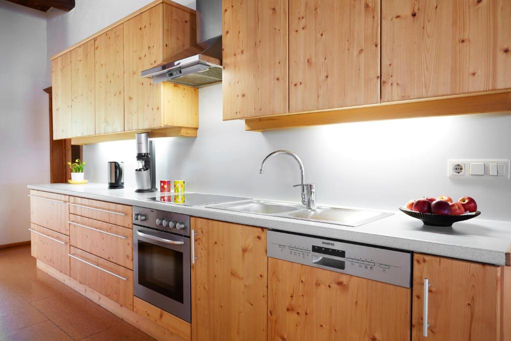 Kuchyň nebo kuchyňský kout v ubytování Chalet Pienz