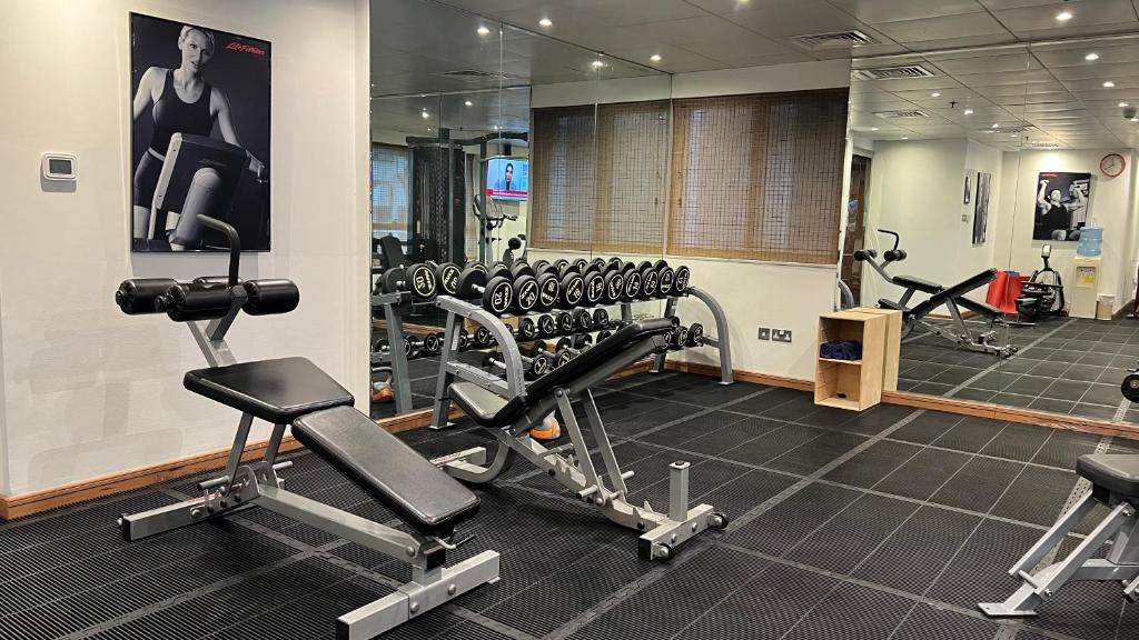 Fitness centrum a/nebo fitness zařízení v ubytování Uptown Hotel Apartments Abu Dhabi by Gewan