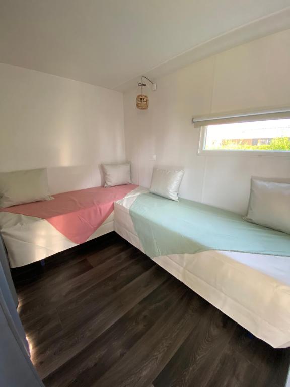 Postel nebo postele na pokoji v ubytování camping des crocs