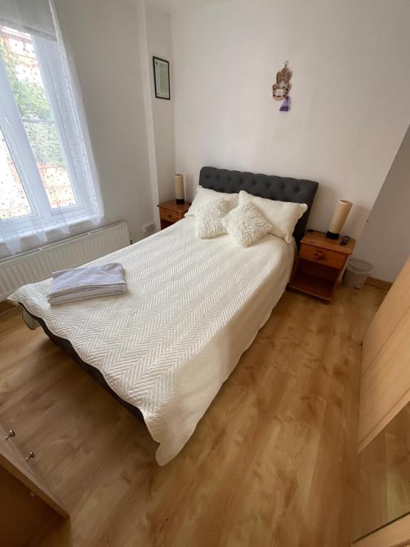 Postel nebo postele na pokoji v ubytování Queens Crescent