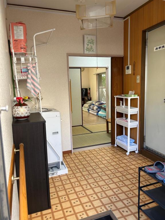 Küche&#47;Küchenzeile in der Unterkunft ハイツドリーム梦想小屋