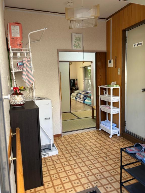 Küche&#47;Küchenzeile in der Unterkunft ハイツドリーム梦想小屋