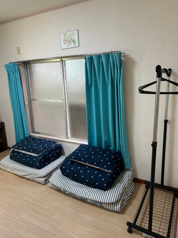 Ein Bett oder Betten in einem Zimmer der Unterkunft ハイツドリーム梦想小屋