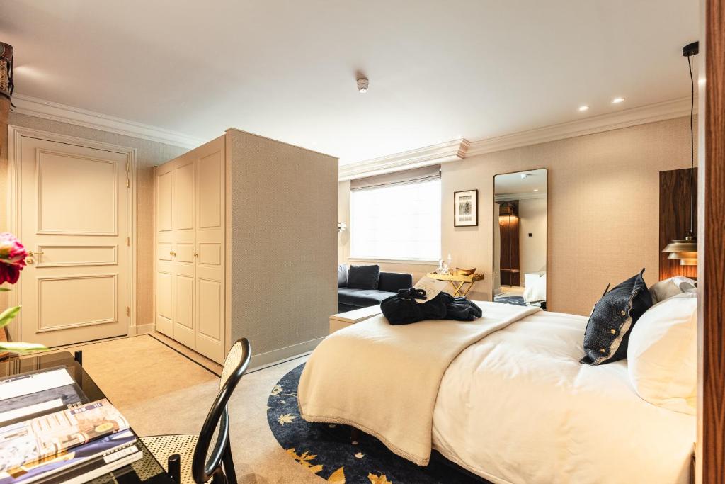 Hotel 717 - Resim 19