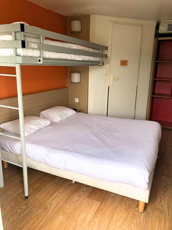 Postel nebo postele na pokoji v ubytování Première Classe Montélimar Nord - A7 sortie 17
