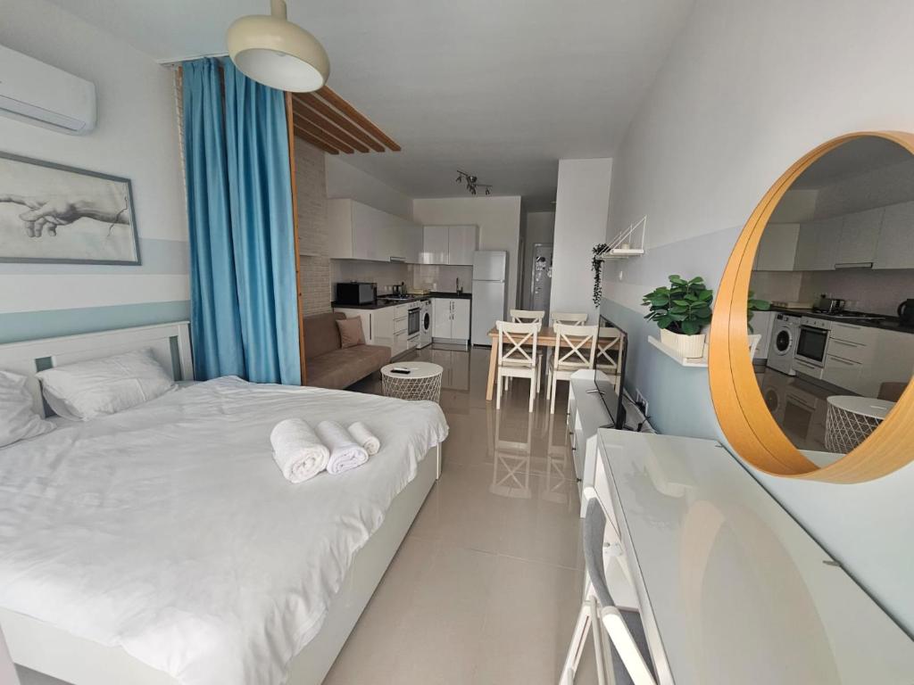 Η κουζίνα ή μικρή κουζίνα στο Caesar Resort studio Italius