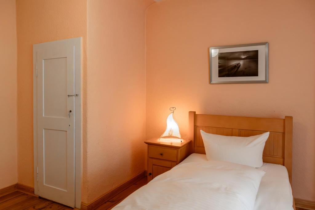 Klosterhotel Lehnin - Standaard Eenpersoonskamer Met Gedeelde Badkamer