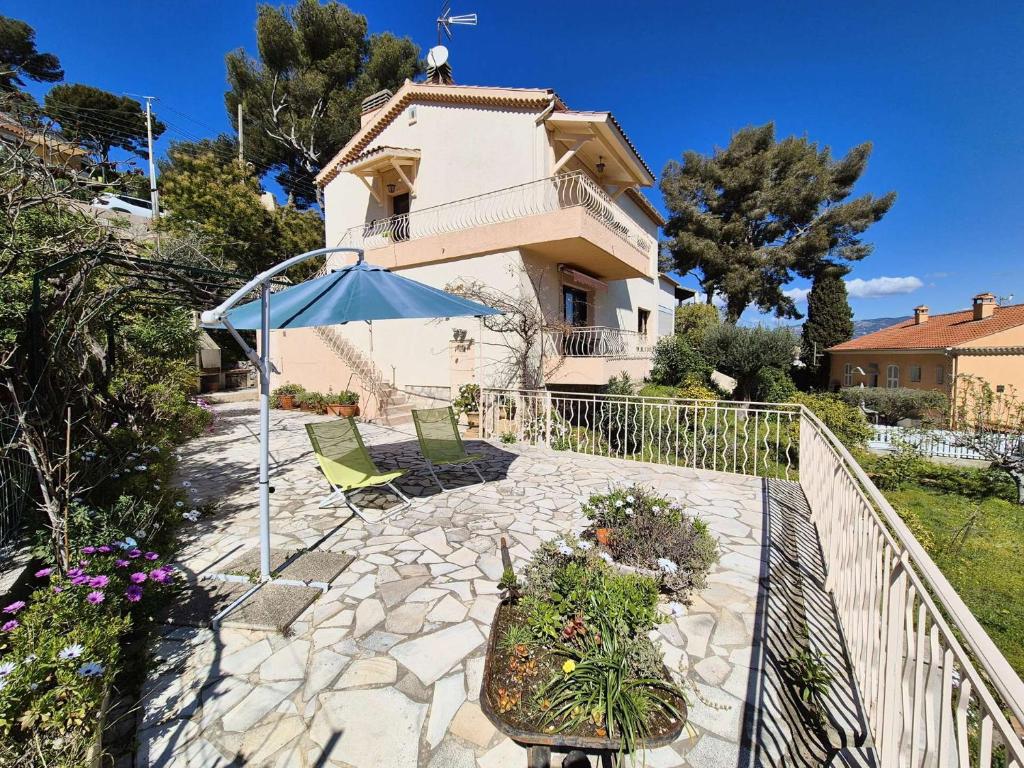 Photo de la galerie de l'établissement Bel appartement vue mer, plage et commerces à pied, à Saint-Mandrier-sur-Mer