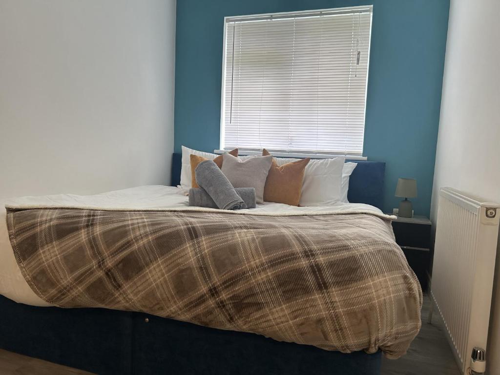 Postel nebo postele na pokoji v ubytování 2 Bed Apartment Near Gatwick